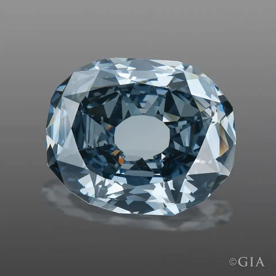 inel cu diamant albastru natural