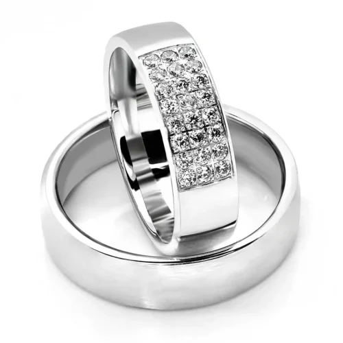 Verighete aur sau platină cu diamante – simbol al iubirii eterne. Strălucire rafinată, eleganță absolută și durabilitate pentru viața împreună!"