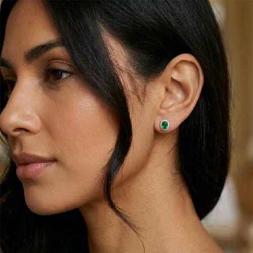 Cercei din aur alb de 18K cu smaralde ovale și diamante